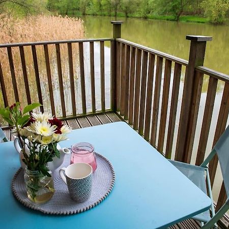 Lakeside Cabin On Stilts- 'Kingfisher' Villa Rous Lench Buitenkant foto